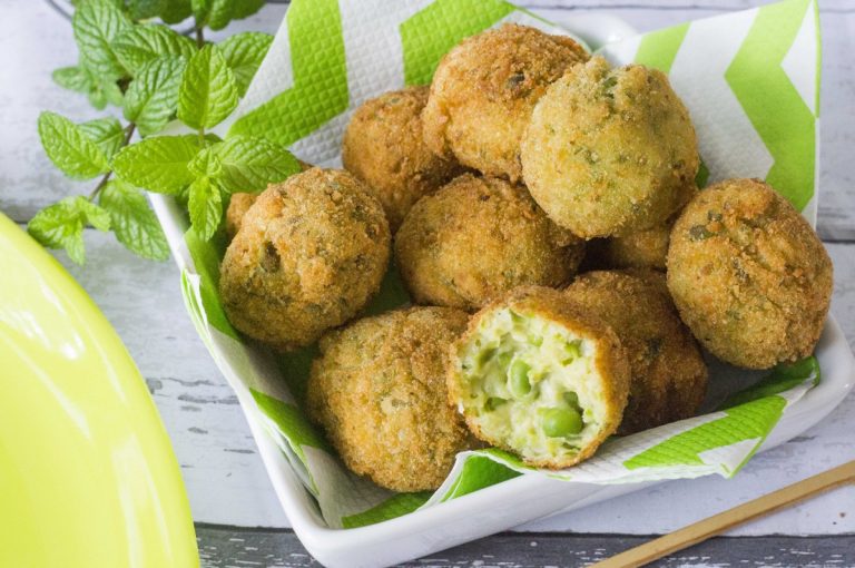 Polpette di patate e piselli al forno