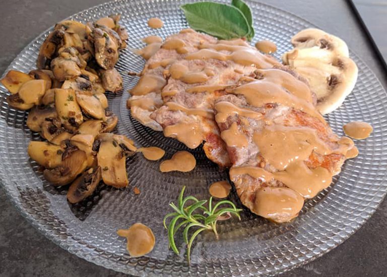 Scaloppine al latte, panna e funghi (senza burro)