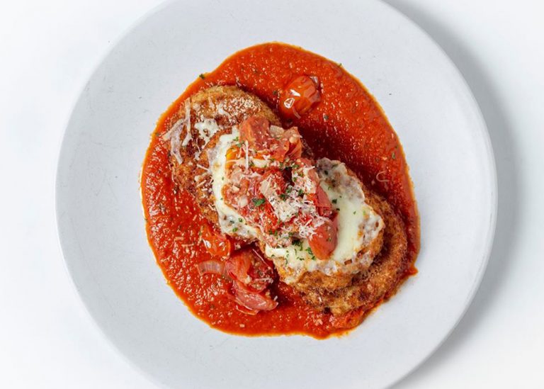 Scaloppine di pollo al forno con pomodori e mozzarella senza burro