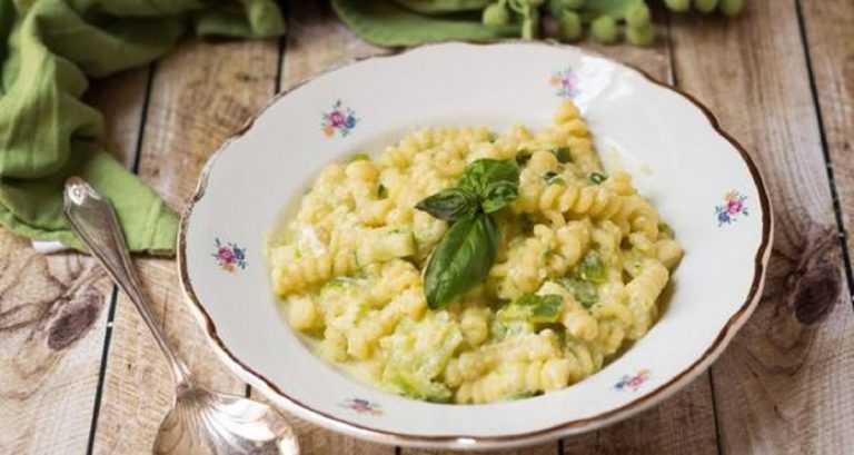 pasta cacio e uova ricetta