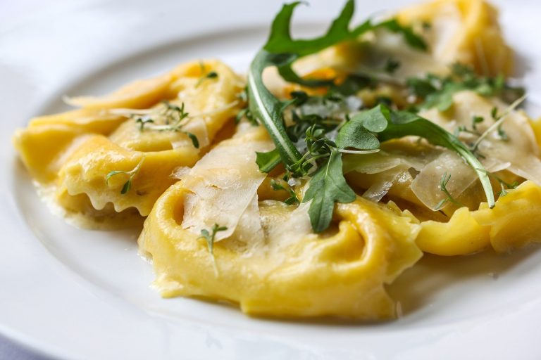 Ravioli ai carciofi con Lardo di Colonnata pomodorini e rosmarino