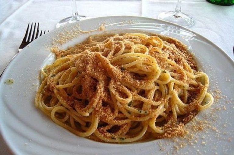 spaghetti con pangrattato e peperoncino