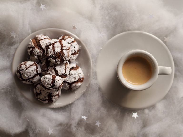 Biscotti al cioccolato ripieni di Nutella