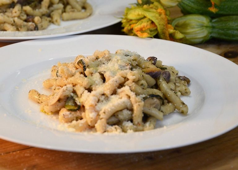 strozzapreti alla boscaiola ricetta