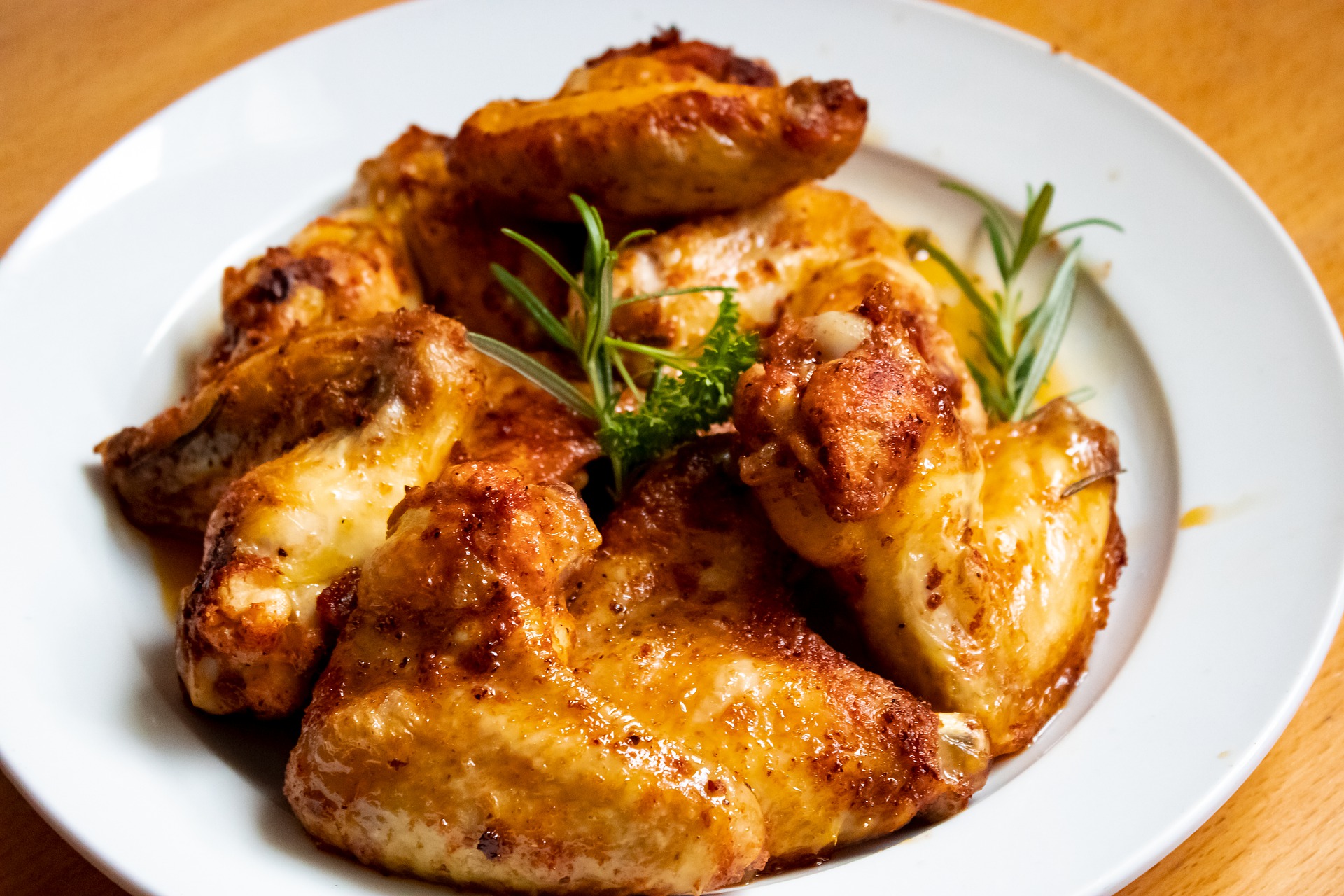 Pollo al saccoccio: ricetta aromatica, leggera e ricca di gusto