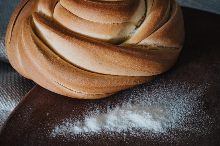 Ghirlanda di pane al cotechino