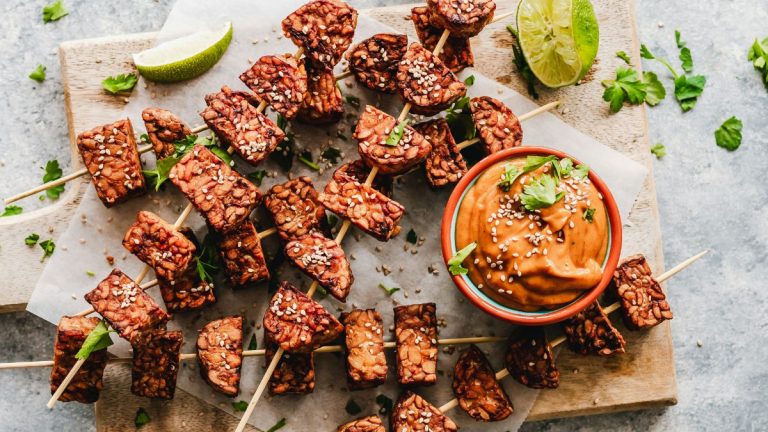 Come preparare il tempeh per cucinarlo in modo delizioso